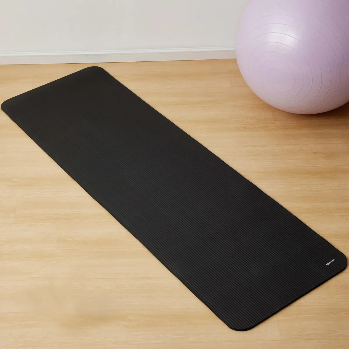 Amazon Basics Esterilla de yoga, antideslizante, extragruesa, colchoneta para ejercicios de pilates, 183 x 61 x 1 cm, Negro foto 6
