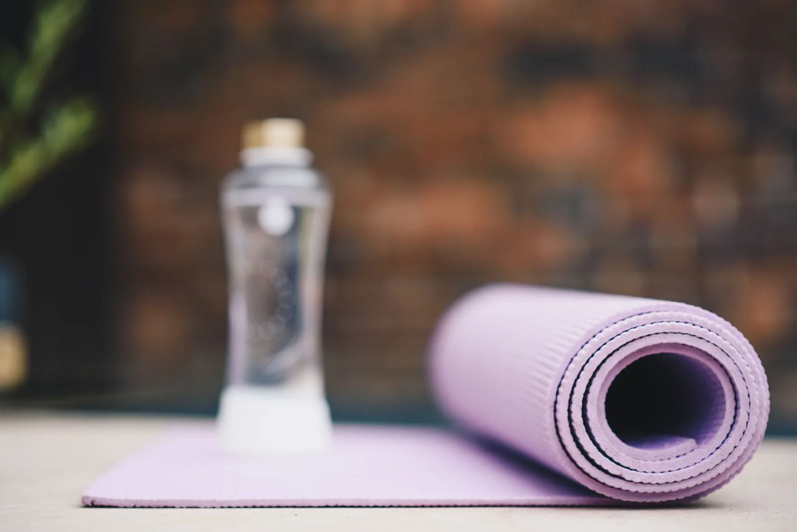 Cómo limpiar tu esterilla de yoga: los mejores limpiadores según las reseñas