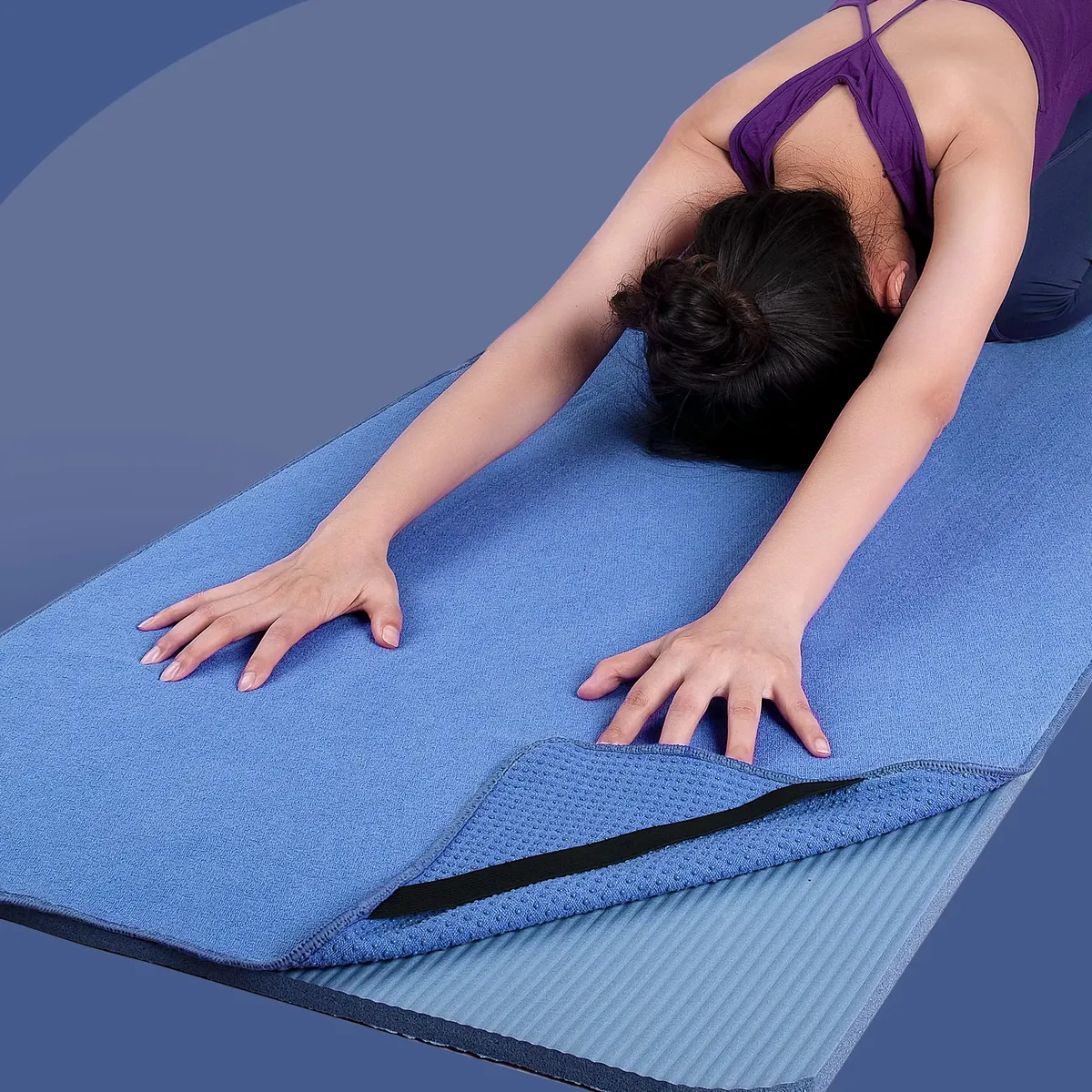 Polyte - Toalla Yoga Antideslizante, Toalla de Microfibra para Hot Yoga con Agarre de Silicona y Bandas Elásticas para un Ajuste Seguro, 61 x 183 cm foto 3