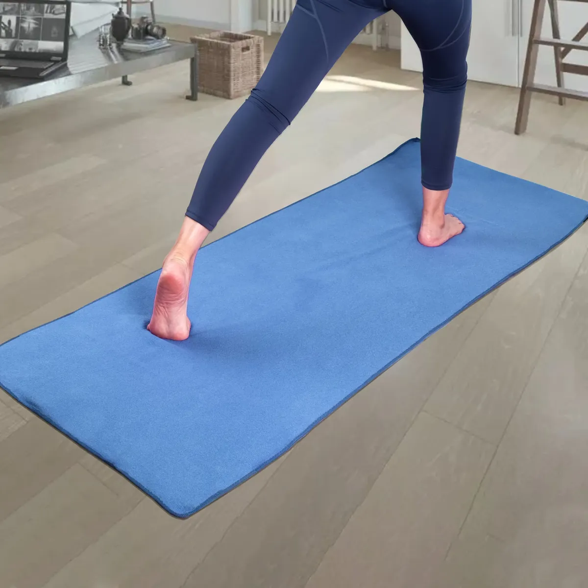 Polyte - Toalla Yoga Antideslizante, Toalla de Microfibra para Hot Yoga con Agarre de Silicona y Bandas Elásticas para un Ajuste Seguro, 61 x 183 cm foto 4