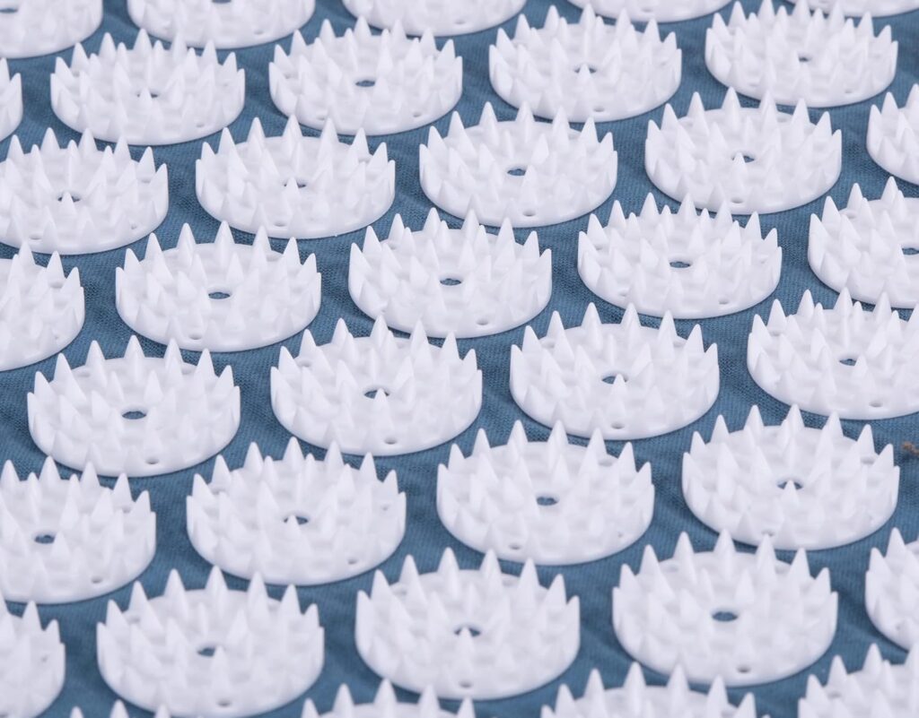 Detalle de los picos de la Esterilla de Acupresión Umbro que estimulan puntos de acupresión.
